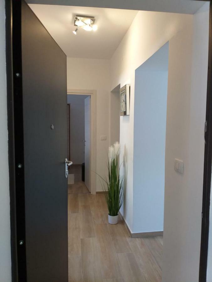 Apartman Luka PUY Eksteriør bilde